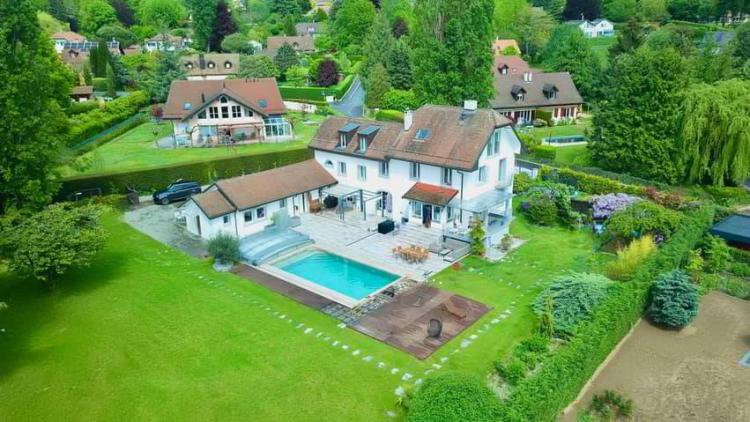 Beautiful Furnished apartment in a renovated manor house