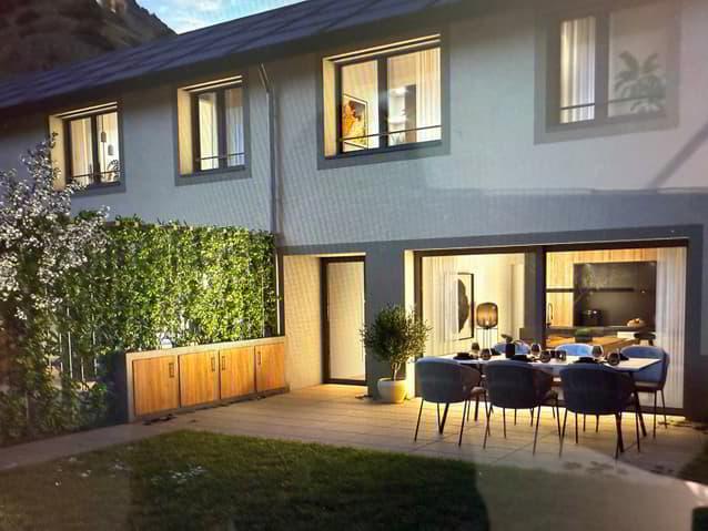 Magnifique maison bifamiliale neuve de 6 pièces à Saillon, en cours...