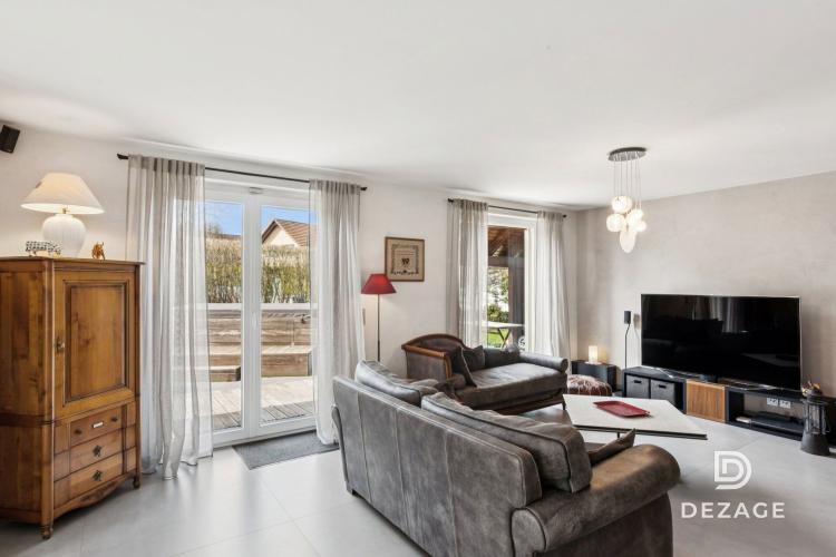 Vaste villa familiale aux portes de Lausanne : grand jardin plat et jacuzzi à deux pas de l'EHL !
