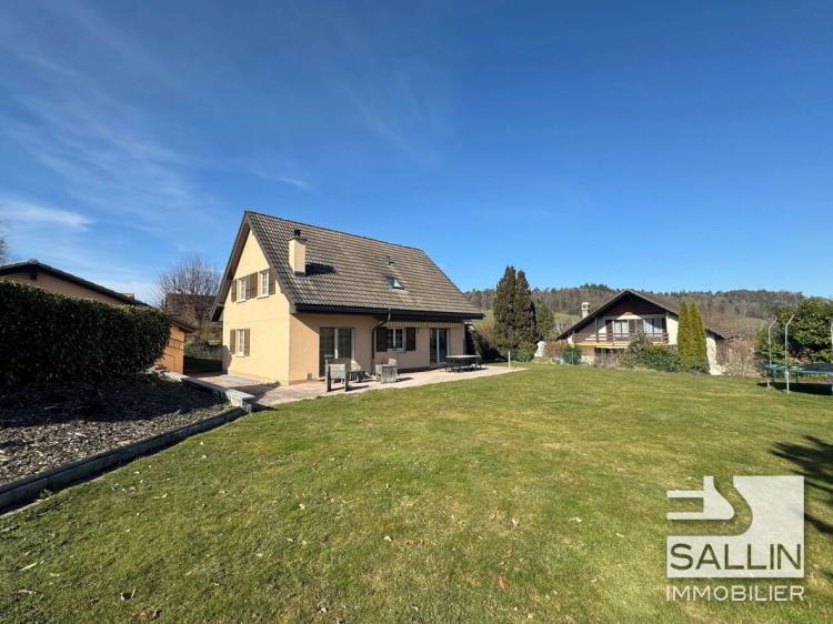 Belle propriété individuelle de 4½ pièces avec garage double