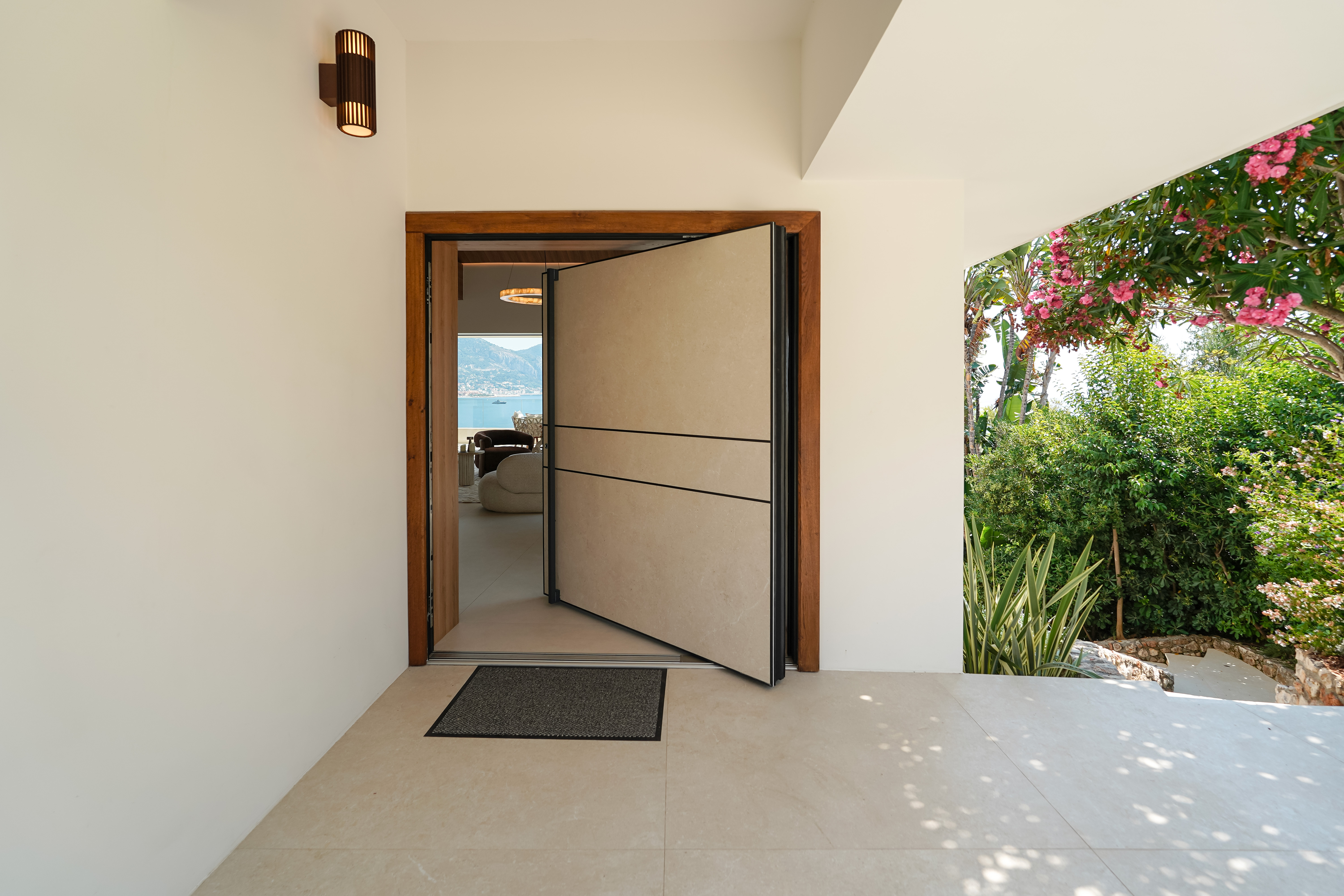 KwqWp_entre-e-villa-cap-martin-valeri-agency-by-jm-barei-1785495583.jpg