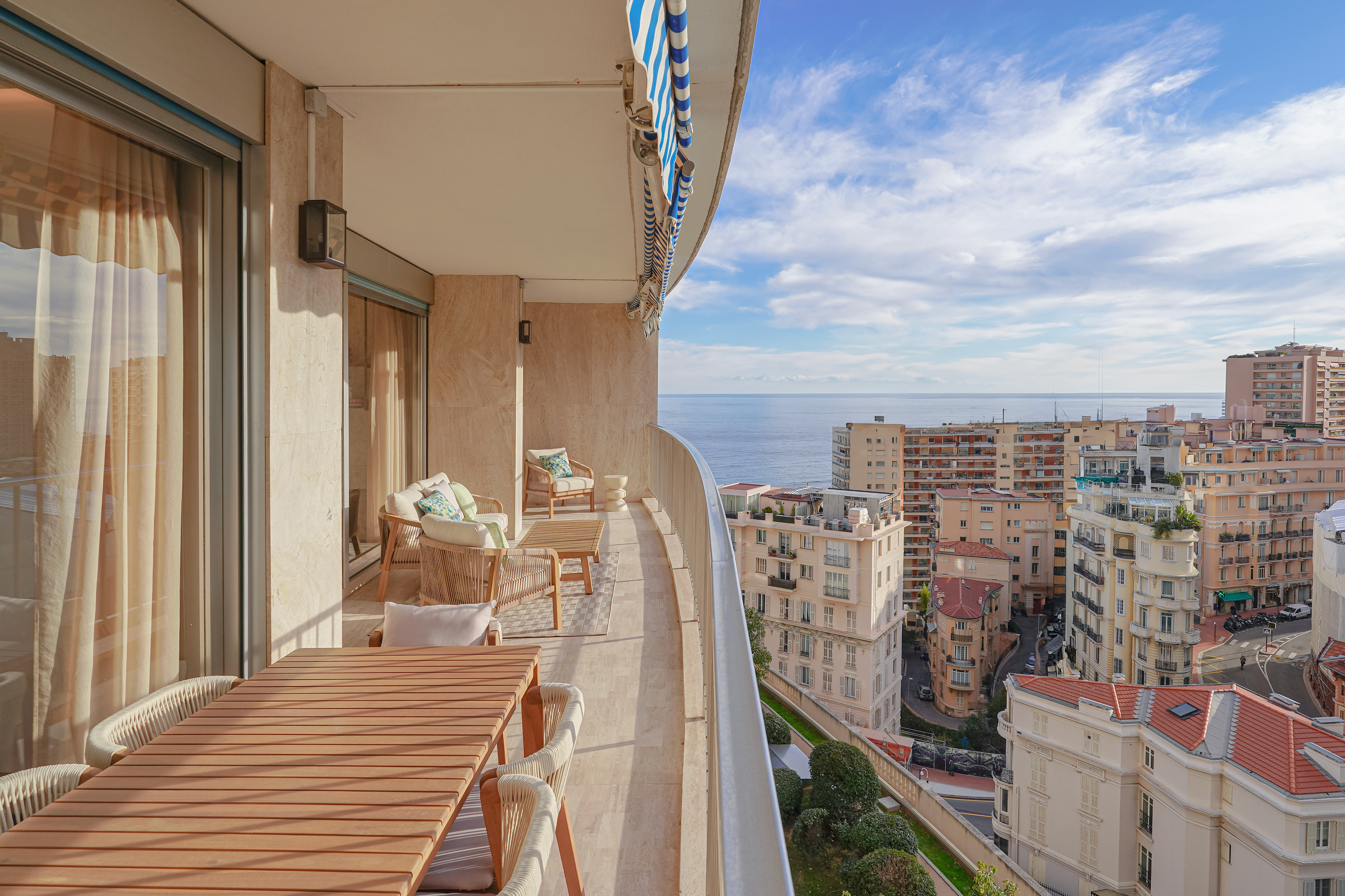 KWUh0_terrasse-vue-mer-chateau-perigord-barnes-valeri-agency-monaco-1767801914.jpg
