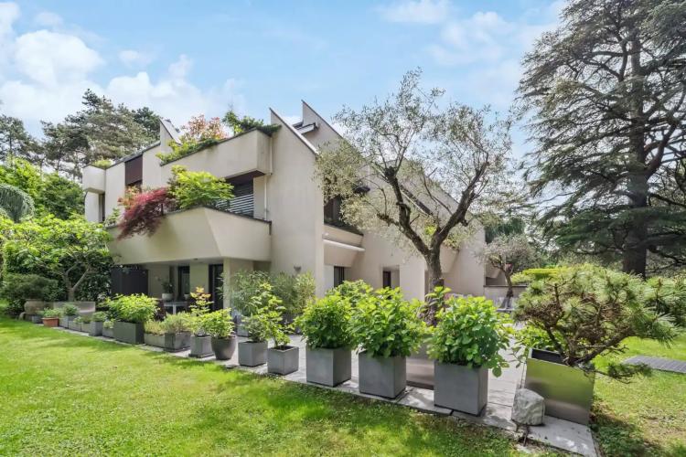 Stunning Duplex Apartment with Garden and Terrace – Conches (Geneva)