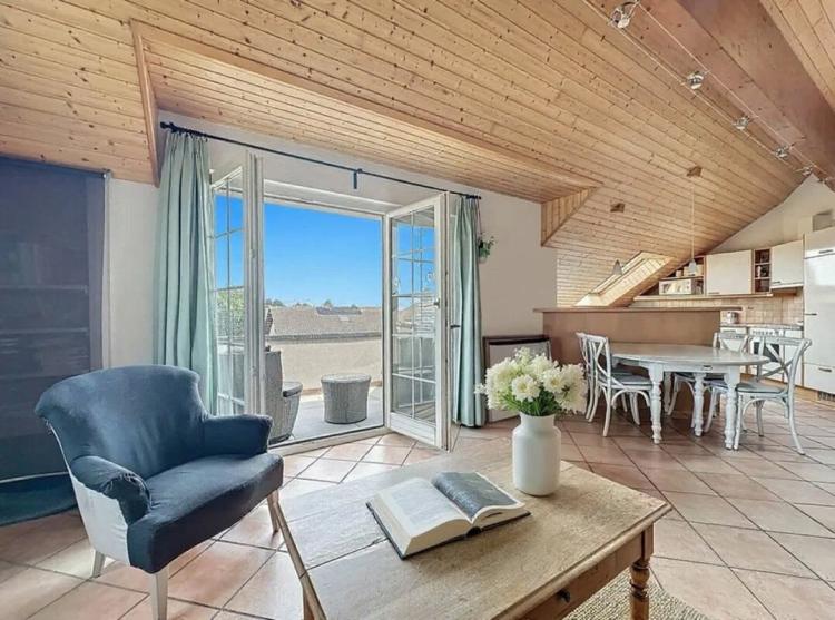 DUPLEX-Wohnung mit 5 Zimmern, Balkon und Innen- und Außenparkplätzen