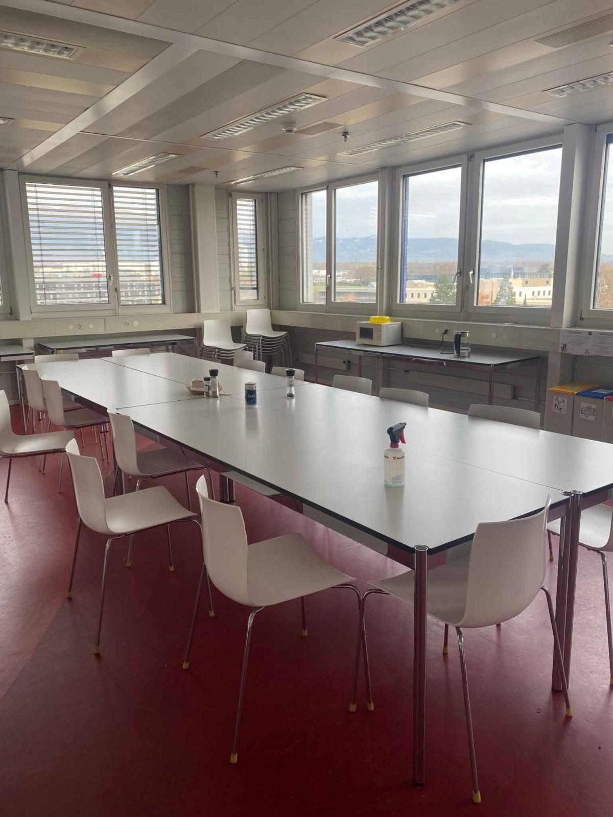 Locaux de 1016 m2 au 2ème étage Zone FTI