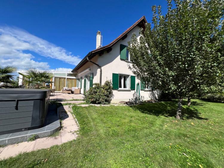 Magnifique villa vaudoise 9.5 pces 280 m2 très lumineuse piscine et spa