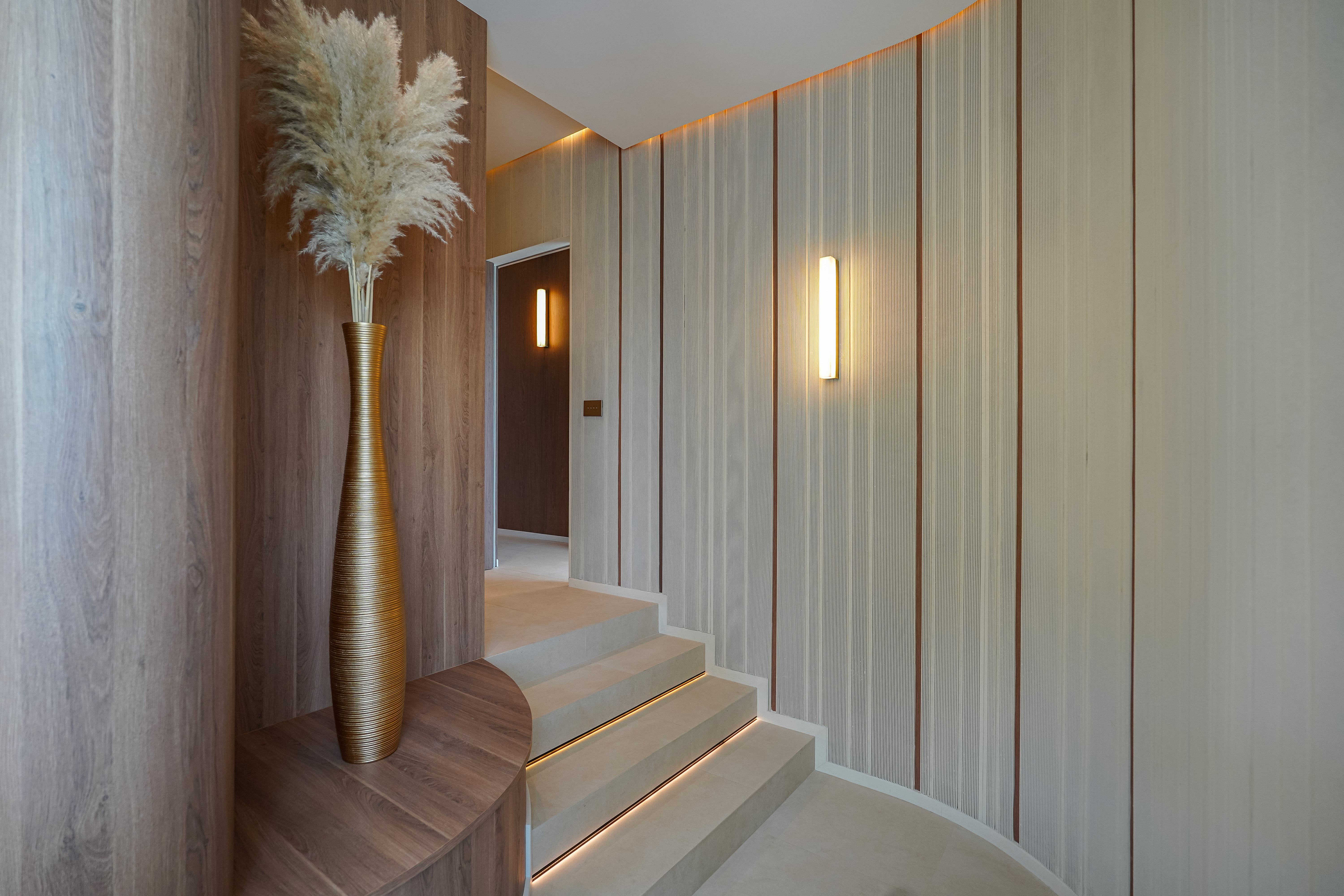 LFnbS_chambre-3-couloir-villa-cap-martin-valeri-agency-by-jm-barei-1785495640.jpg