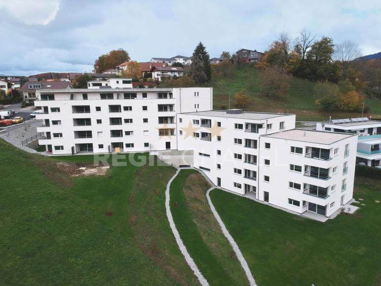 Appartement de 4.5 pièces au 1er étage avec balcon
