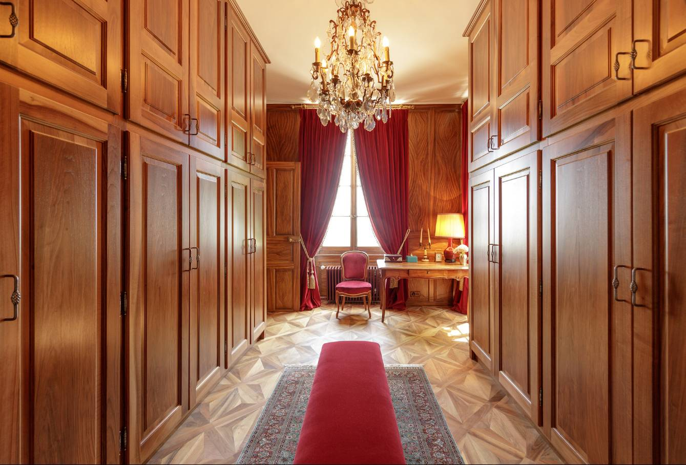 Château de Choully : L'Histoire et le Luxe au sommet de Genève