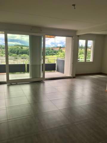 Spacieux appartement 5.5 pièces avec balcon à Boudry