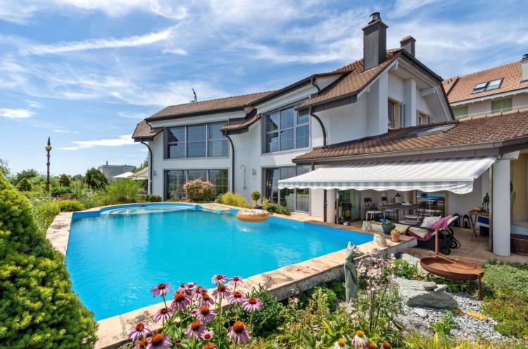 11-Zimmer-Villa mit Pool und Panoramaseesicht in Bellerive kaufen