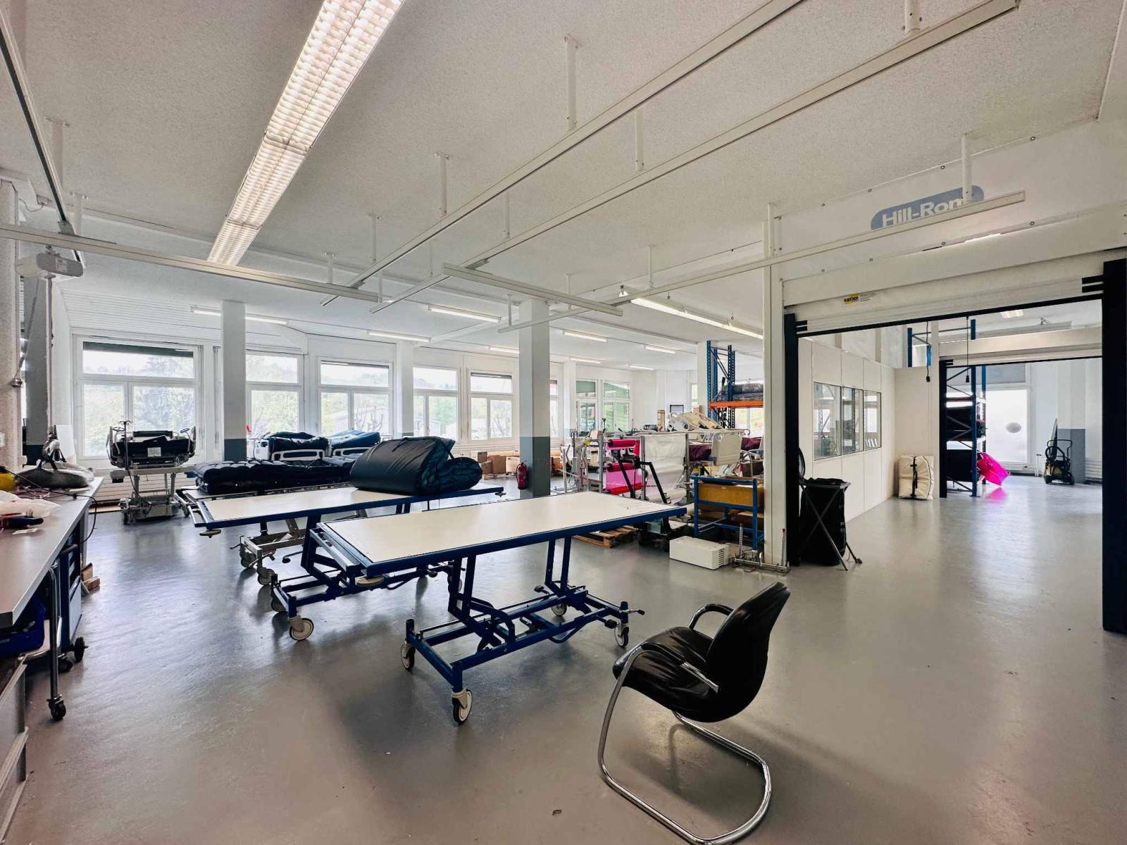 INDUSTRIE, BUREAUX - 930 m2 - Bussigny-près-Lausanne