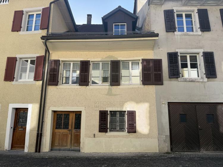 Maison à rénover entièrement au cœur de Saint-Ursanne