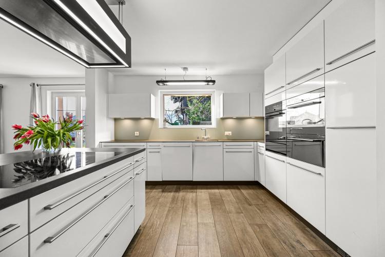 House for sale in Riviera-Pays-d'Enhaut District, Switzerland