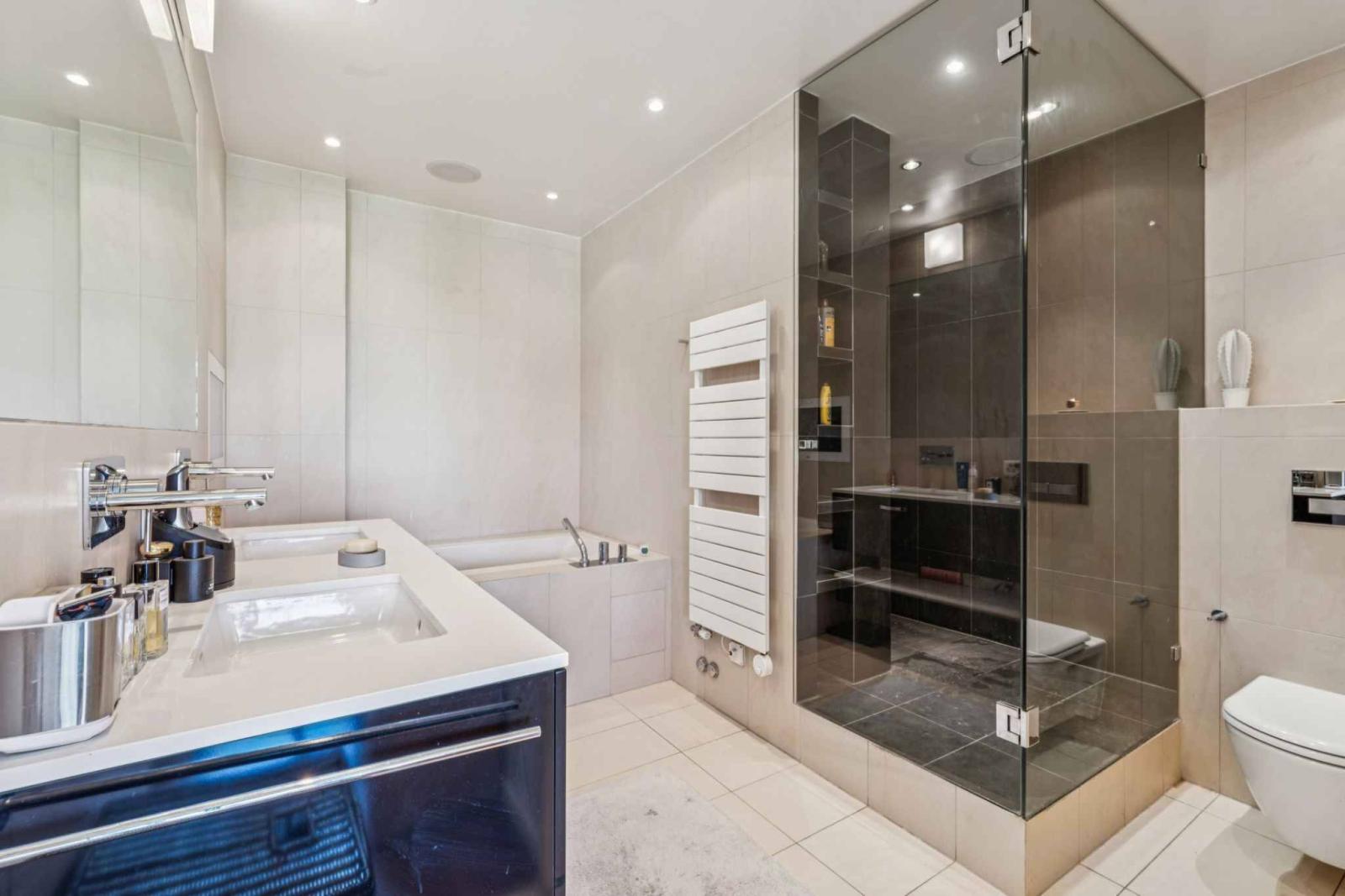 En exclusivité ! Bel appartement traversant en étage élevé