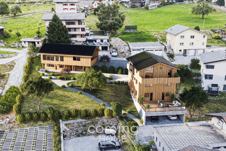 Zwei Neubau-Einfamilienhäuser in Bürchen - Holzbauweise, Cheminée und individuelle Ausstattung