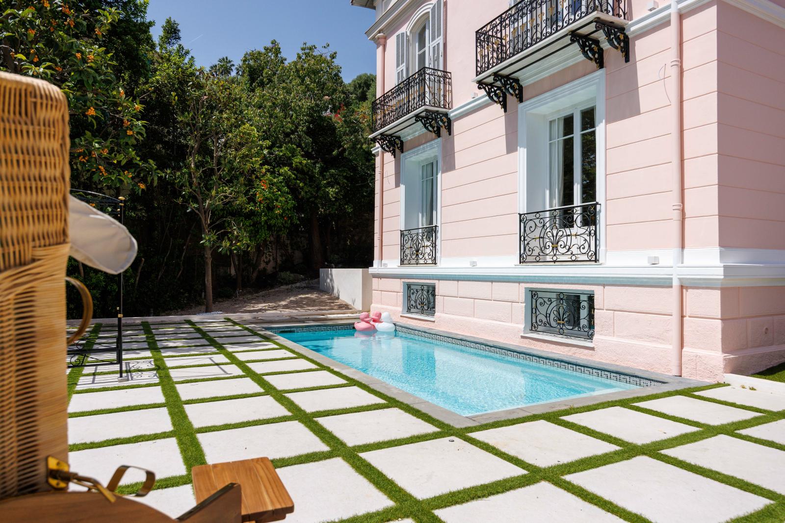 Beaulieu-sur-Mer | Villa de Prestige Face à la Mer avec Piscine