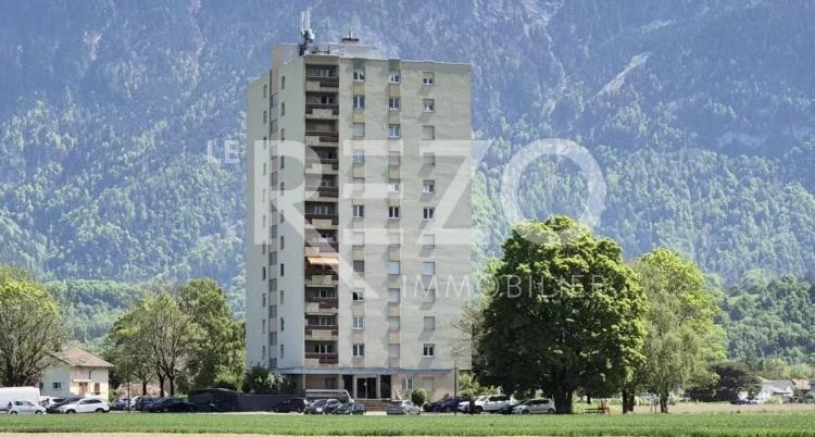Helle 2,5-Zimmer-Attikawohnung - renoviert 2026, frei ab sofort, Panoramablick