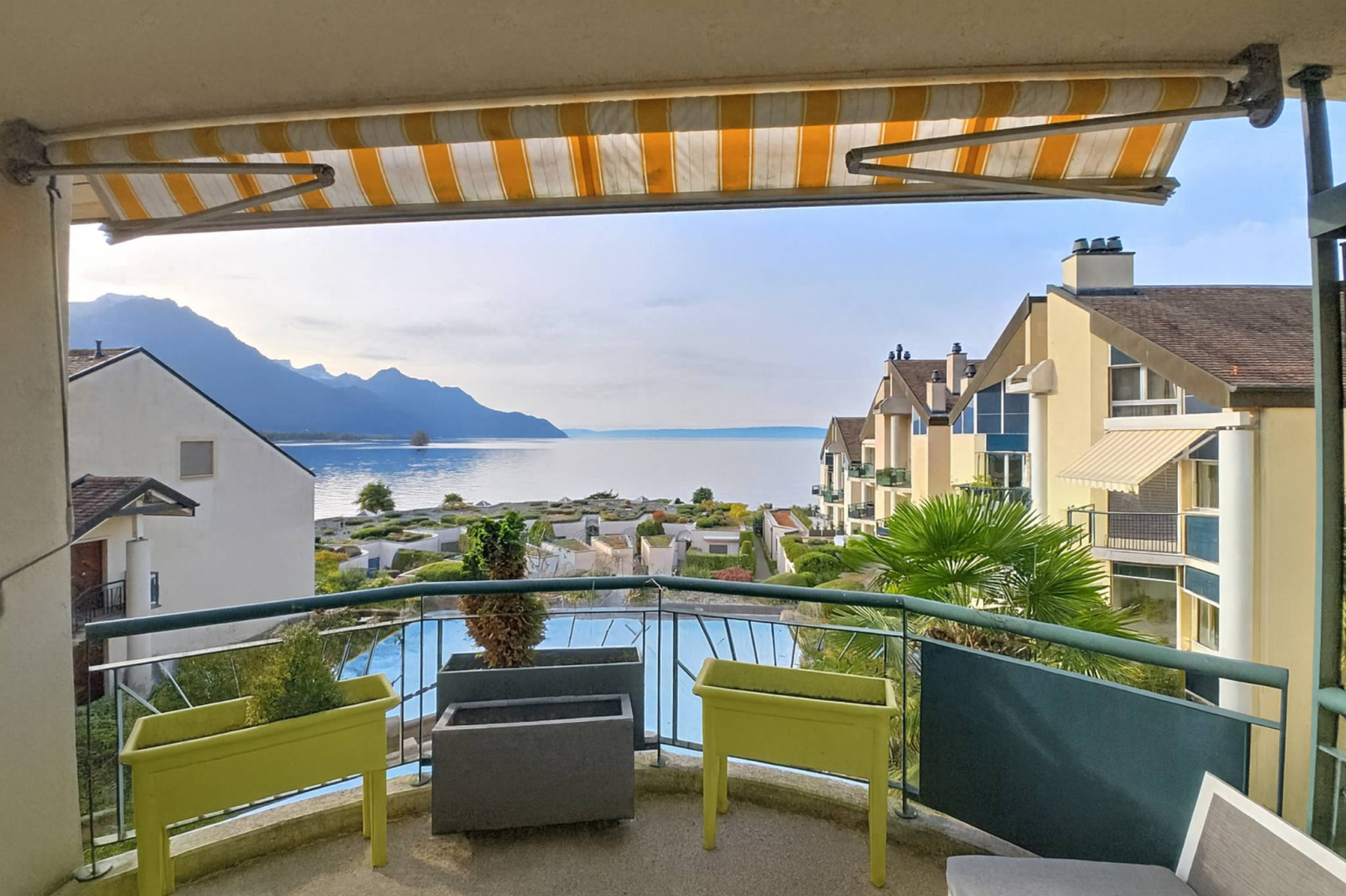 Grand duplex de 3.5 pièces avec vue imprenable sur le lac et les montagnes