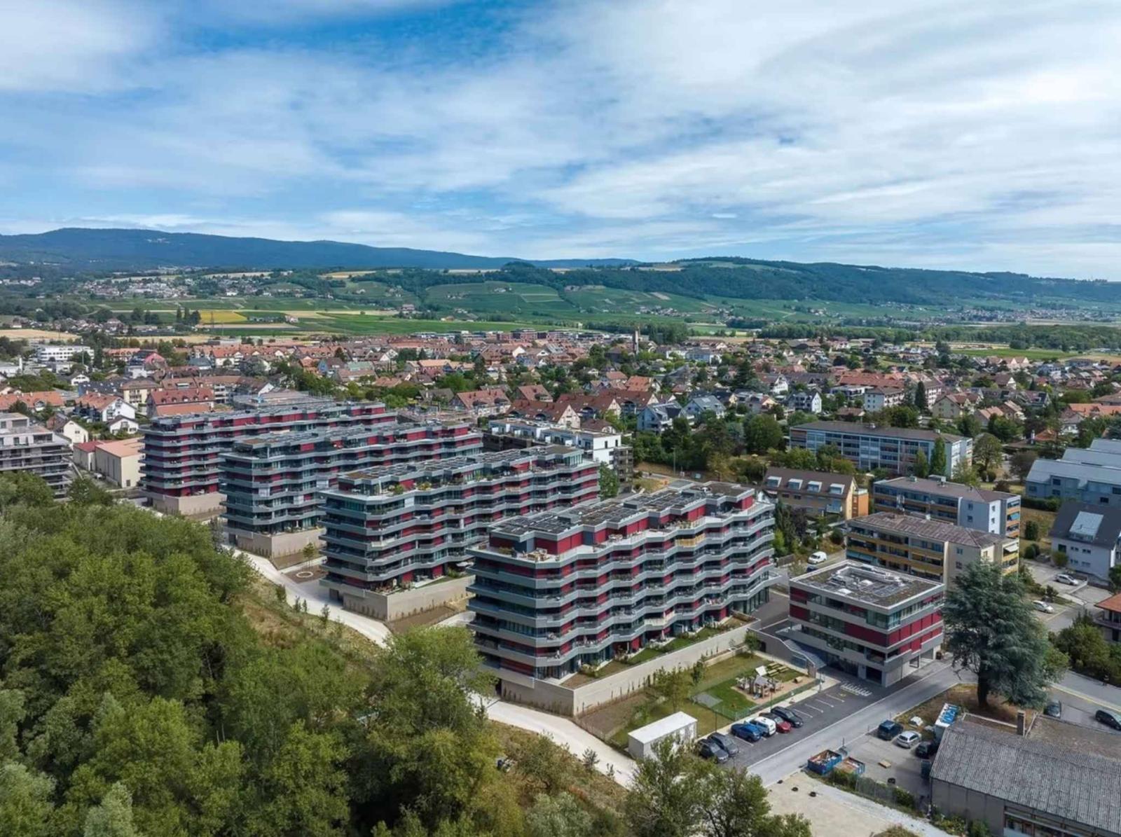 GLAND - ARCADE COMMERCIALE NEUVE - IDÉALEMENT SITUÉE