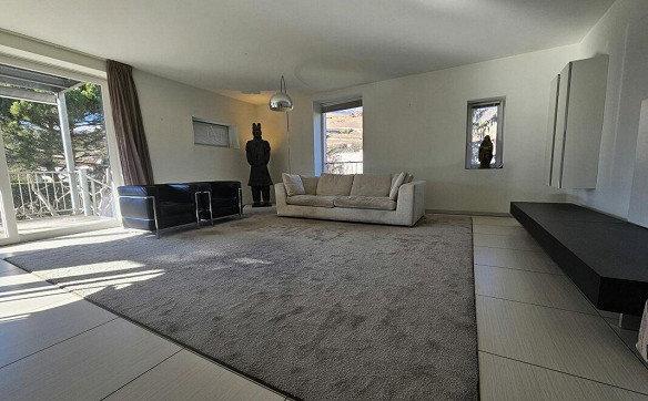 Appartement 4,5 pièces au rez-de-chaussée avec jardin privatif à Uv...