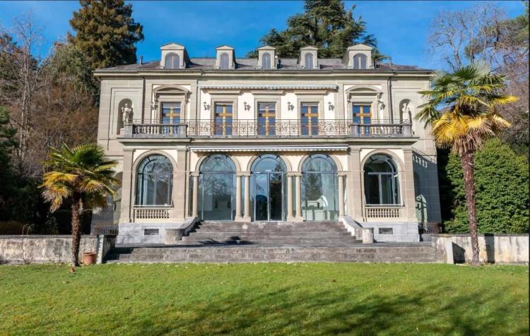Large 3-room apartment of approx. 125m2 on 2nd floor