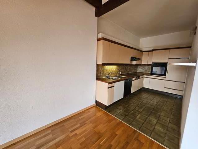 Magnifique duplex de 6 pièces avec cheminée à Laténa