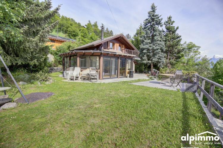 Magnifique chalet dans la nature avec jardin d'hiver !