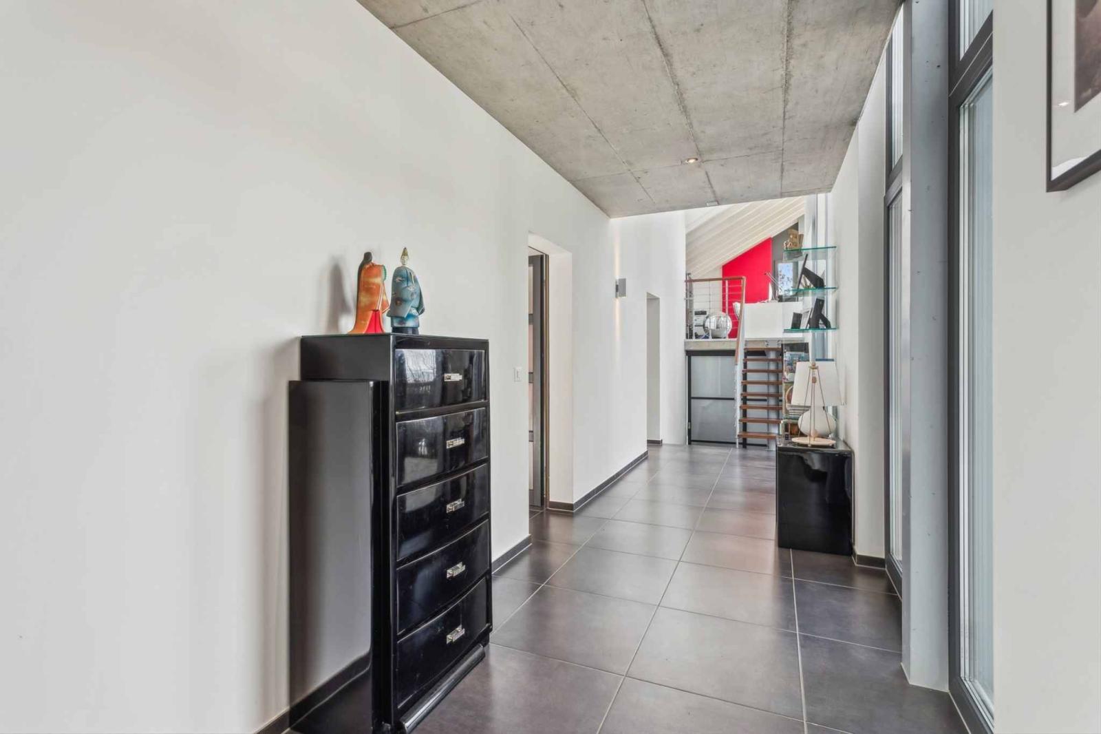Villa d’architecte contemporaine de 7.5 pièces avec piscine