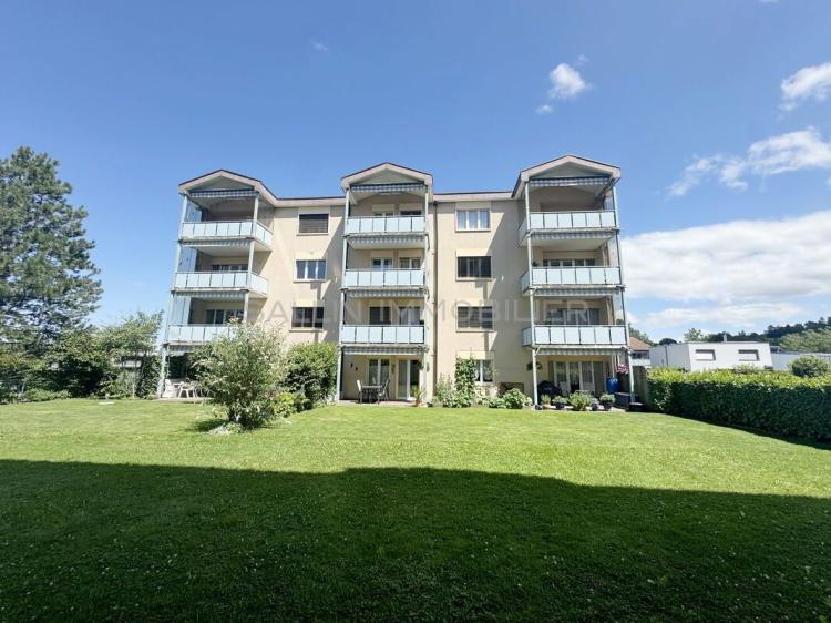 Spacieux appartement de 5 pièces au 3ème étage avec place intérieure