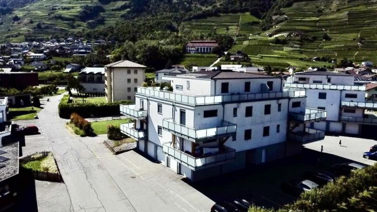 Appartements de 2,5 pièces en vente à Fully, emplacement recherché avec garage et place privée