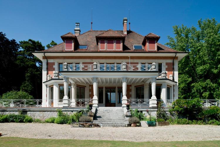 Prachtvolle 15-Zimmer-Villa mit außergewöhnlichem Blick zu vermieten, möbliert