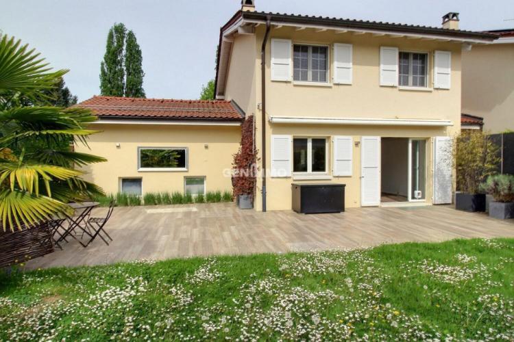 Très charmante villa contiguë à louer