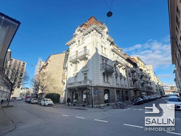 Immeuble de rendement, 4 app, surf. admin. + 1 dépôt, au centre ville
