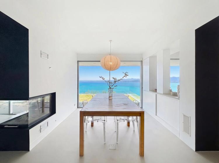 Propriété contemporaine de 600 m² avec vue panoramique sur le lac