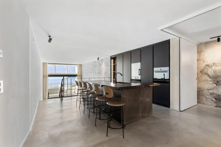 Lovely 2.5-room apartment / loft on 4th floor with possibility of converting to a 3.5-room 150m2 apartment