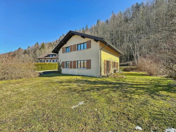 Villa am Ufer des Joux-Sees