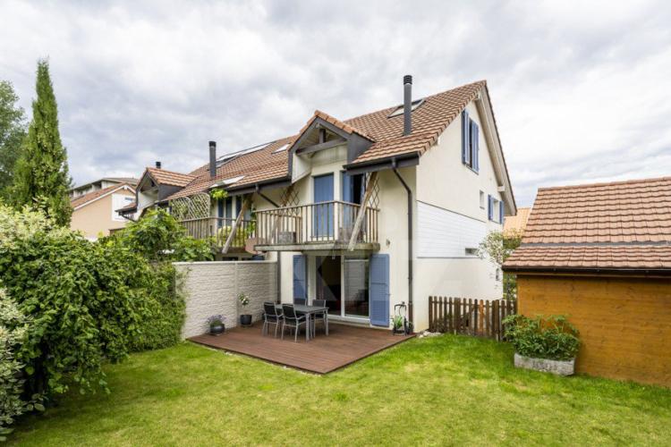 Vendu! Très jolie maison mitoyenne avec superbe jardin