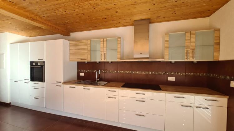 Geräumige 4.5-Zimmer-Wohnung mit Balkon in Cornol