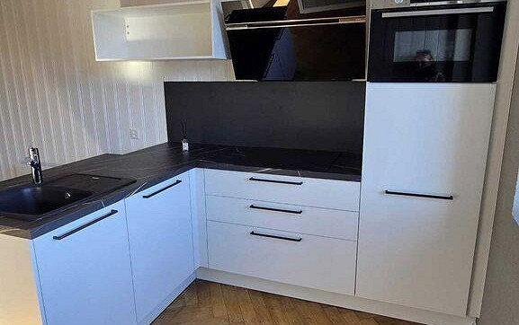 APPARTEMENT 2.5PCES + BUREAU AVEC CACHET REFAIT A NEUF