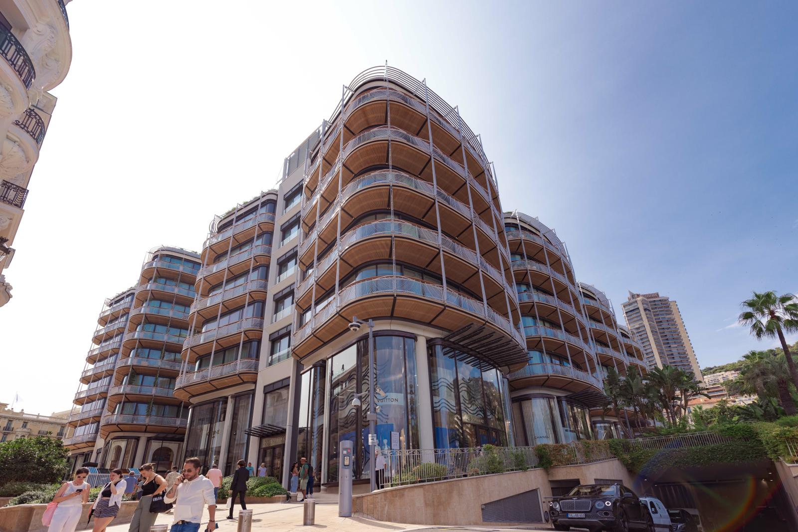 LUXUEUX FULL FLOOR - CARRE D'OR