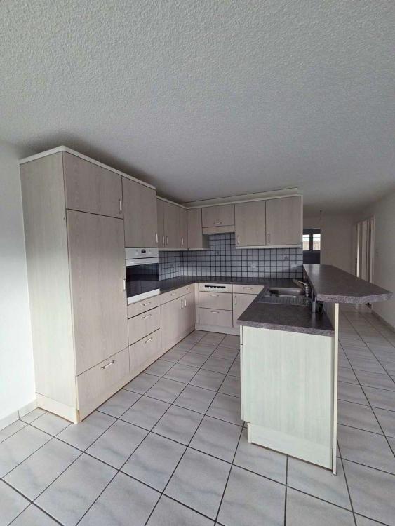 Vier-Zimmer-Wohnung im 1. Stock mit Aufzug