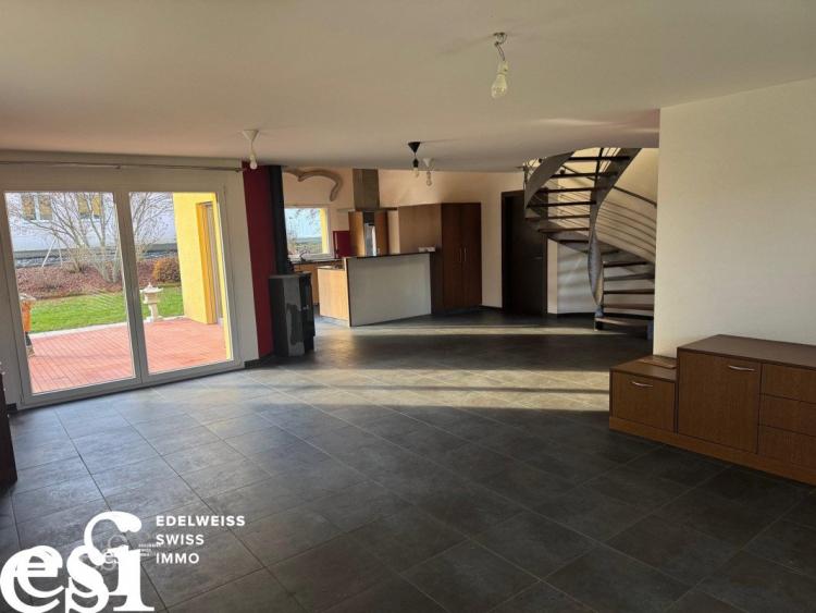 Spacieuse villa individuelle de 5.5 pces et son annexe à Muraz
