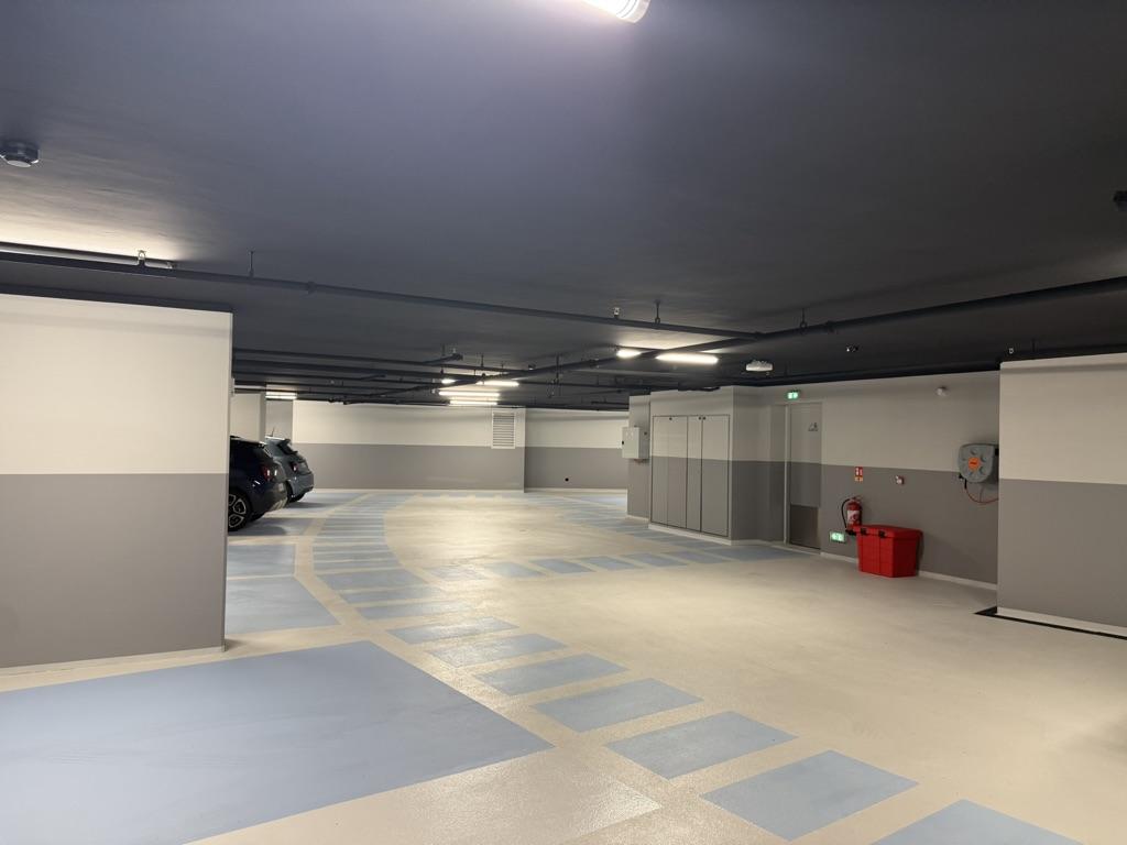 Très beau parking dans immeuble neuf !