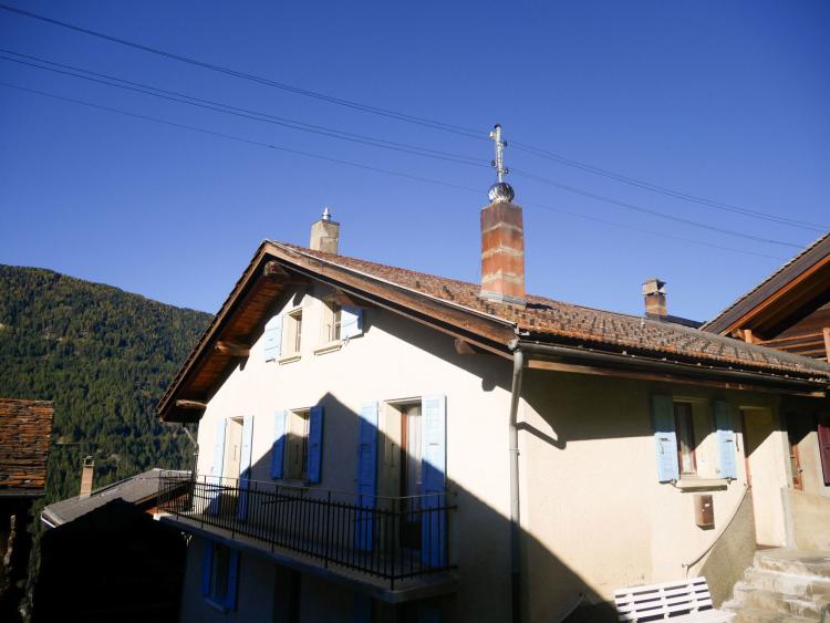 4,5 pièces, à rénover dans maison villageoise à Chandonne