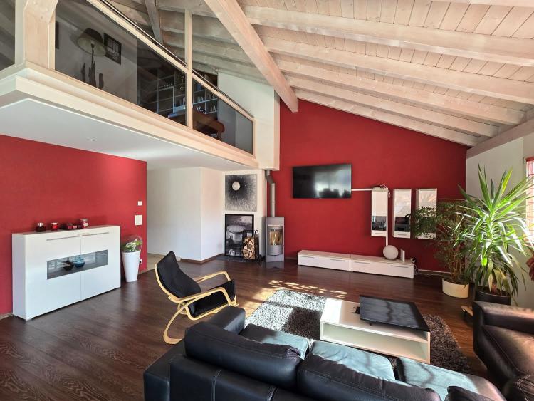 Schönes 5-Zimmer-Duplex-Apartment mit Ofen und großer Terrasse im 4. Stock mit Aufzug