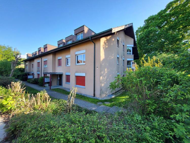 Appartement lumineux de 4,5 pièces à Bösingen, avec pelouse privative / Helle 4,5-Zimmer-Wohnung in Bösingen mit privatem Garten
