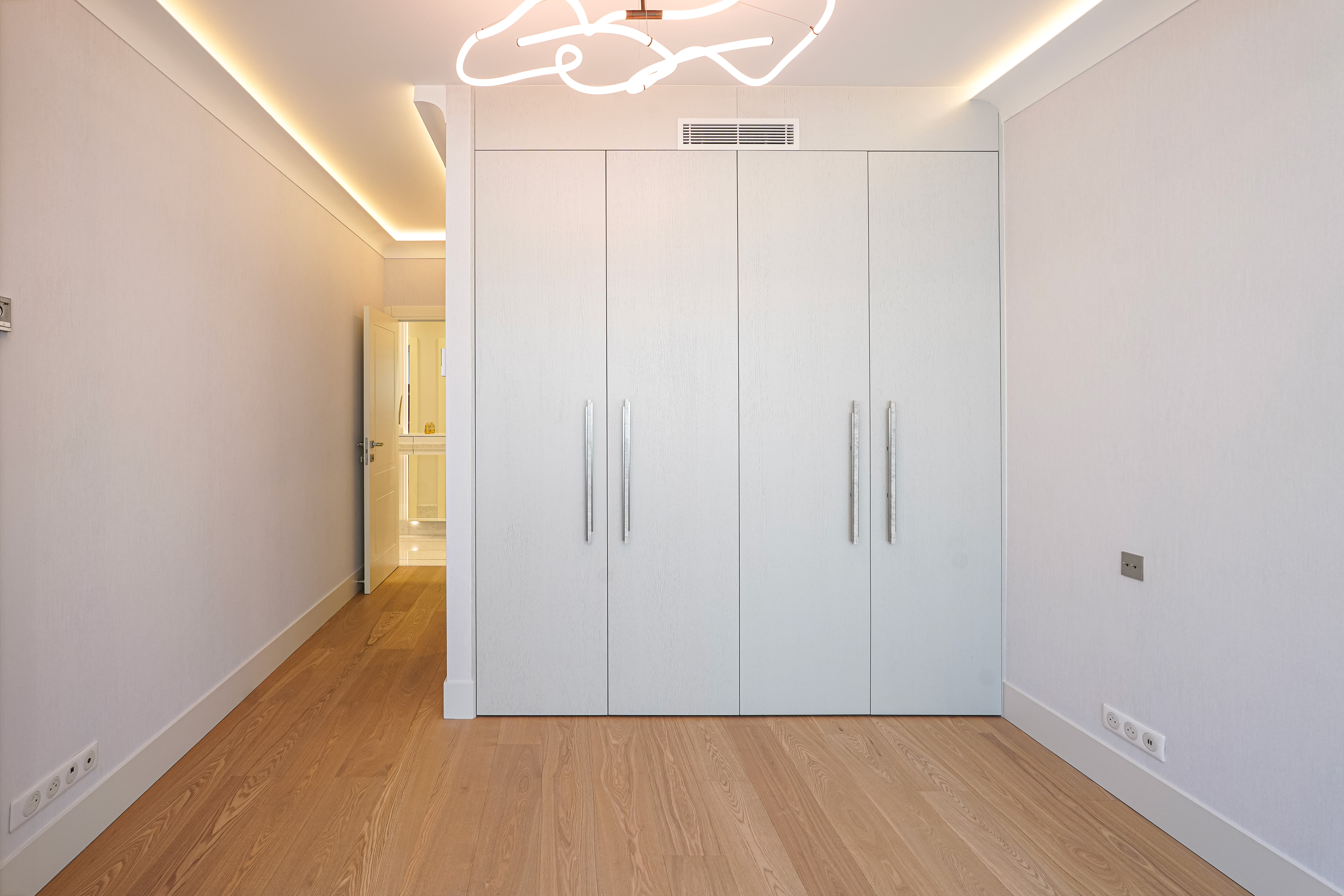 nThd9_chambre-riviera-palace-valeri-agency-1784132047.jpg