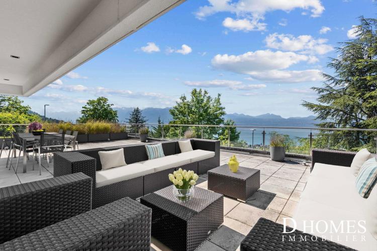 UNIQUE I Penthouse en duplex avec vue imprenable sur le lac