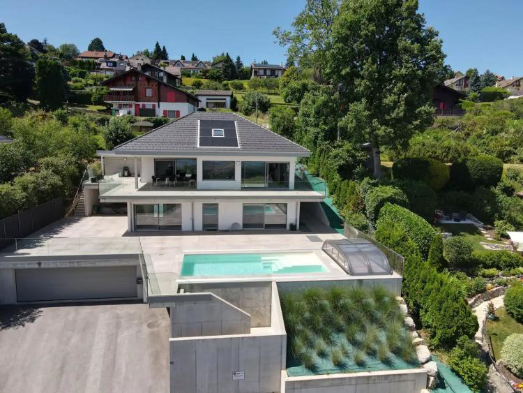Contemporary Villa with Panoramic Views